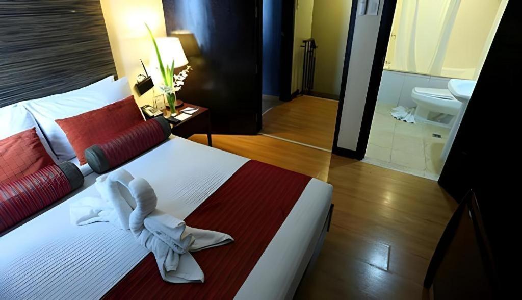 Lancaster Hotel Manila Mandaluyong Exteriör bild