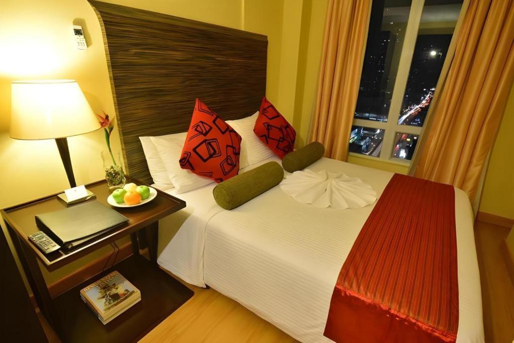 Lancaster Hotel Manila Mandaluyong Exteriör bild