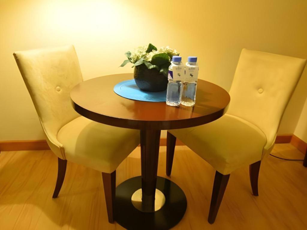 Lancaster Hotel Manila Mandaluyong Exteriör bild