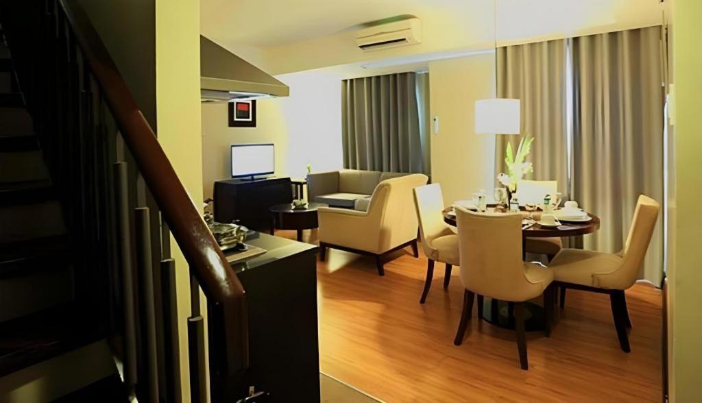 Lancaster Hotel Manila Mandaluyong Exteriör bild