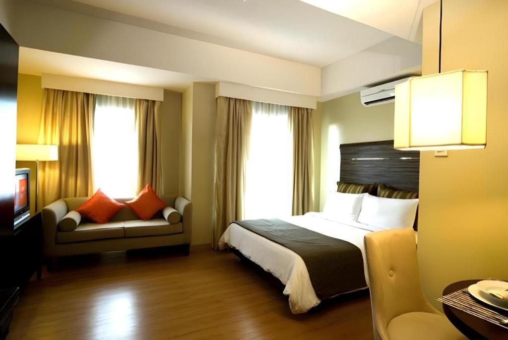 Lancaster Hotel Manila Mandaluyong Exteriör bild