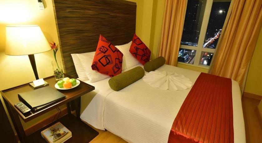 Lancaster Hotel Manila Mandaluyong Exteriör bild