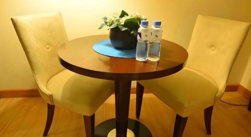 Lancaster Hotel Manila Mandaluyong Exteriör bild