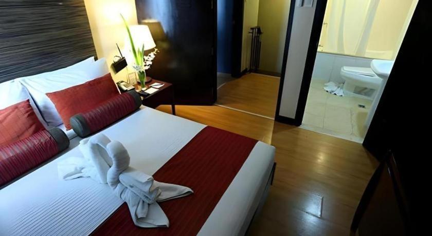 Lancaster Hotel Manila Mandaluyong Exteriör bild